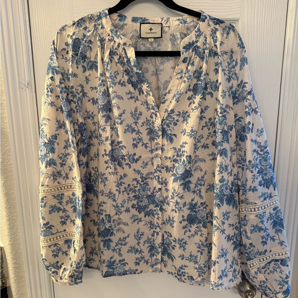 NWT Tuckernuck Floral Blue and White Women's Top - Size Large
